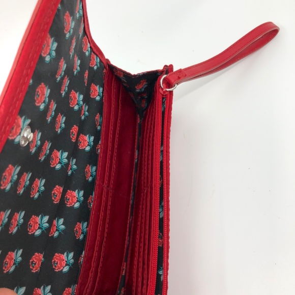 Vera Bradley.Red quilted RFID wallet with strap - Picture 4 of 4